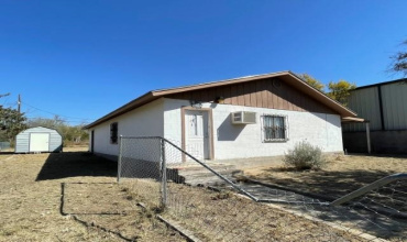 304 Lincoln St, Zapata, Texas 78076, 2 Bedrooms Bedrooms, 4 Rooms Rooms,1 BathroomBathrooms,Residential,For Sale,304 Lincoln St,20232575