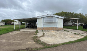 119 Sunshine Ln., ZAPATA, Texas 78076, 2 Bedrooms Bedrooms, 5 Rooms Rooms,2 BathroomsBathrooms,Residential,For Sale,119 Sunshine Ln.,20234500