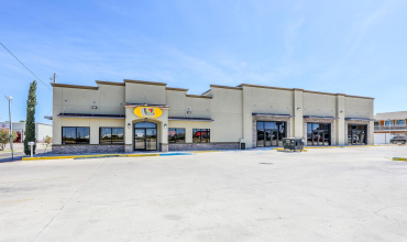 2507 Saunders St, LAREDO, Texas 78041, 1 Room Rooms,3 BathroomsBathrooms,Commercial retail/office,For Sale,2507 Saunders St,20240564