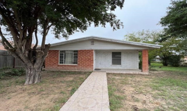 708 Elm St, Zapata, Texas 78076, 3 Bedrooms Bedrooms, 7 Rooms Rooms,2 BathroomsBathrooms,Residential,For Sale,708 Elm St,20240684