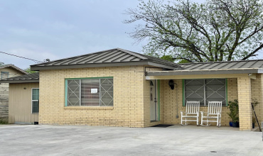 2008 E Price St, Laredo, Texas 78043-2056, 3 Bedrooms Bedrooms, 5 Rooms Rooms,2 BathroomsBathrooms,Residential,For Sale,2008 E Price St,20240942