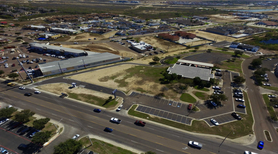 1321 E Del Mar Blvd, Laredo, Texas 78041, 1 Room Rooms,2 BathroomsBathrooms,Commercial retail/office,For Rent,1321 E Del Mar Blvd,20241652