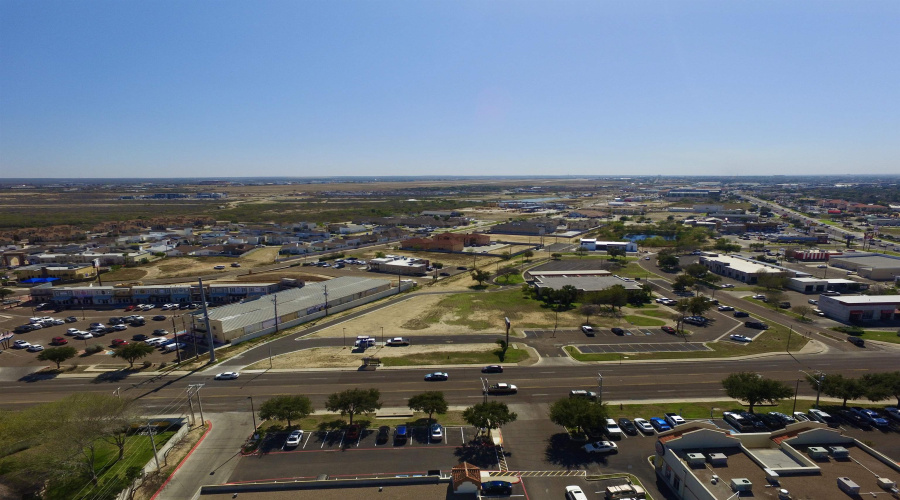 1321 E Del Mar Blvd, Laredo, Texas 78041, 1 Room Rooms,2 BathroomsBathrooms,Commercial retail/office,For Rent,1321 E Del Mar Blvd,20241655