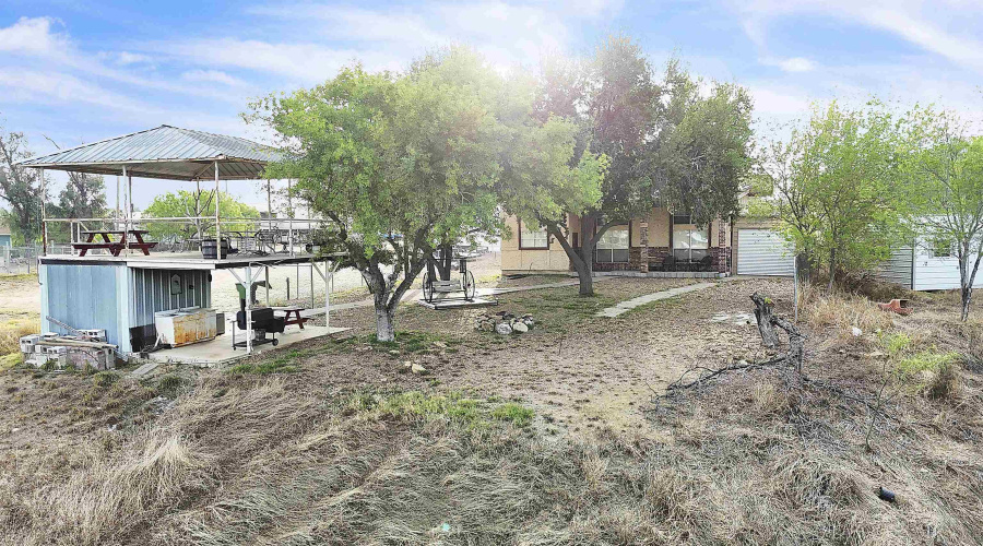 130 N. Jab Dr., Zapata, Texas 78076, 6 Bedrooms Bedrooms, 8 Rooms Rooms,3 BathroomsBathrooms,Residential,For Sale,130 N. Jab Dr.,20241709