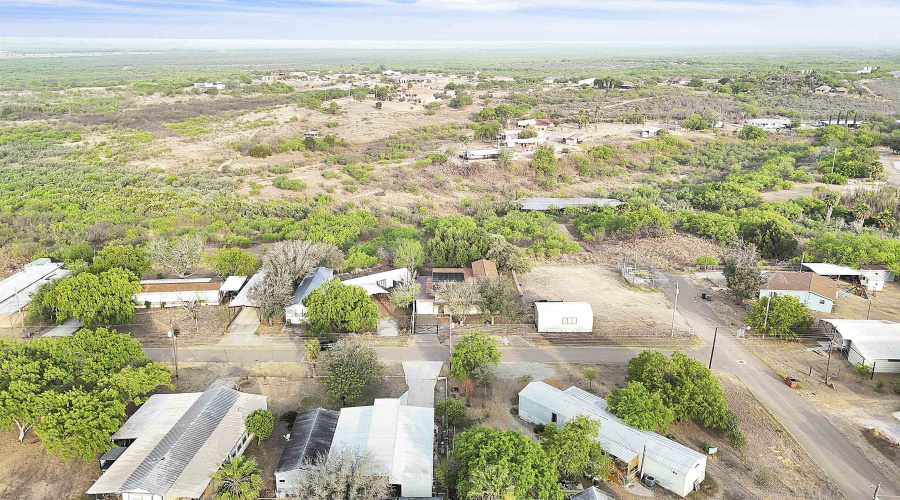 130 N. Jab Dr., Zapata, Texas 78076, 6 Bedrooms Bedrooms, 8 Rooms Rooms,3 BathroomsBathrooms,Residential,For Sale,130 N. Jab Dr.,20241709