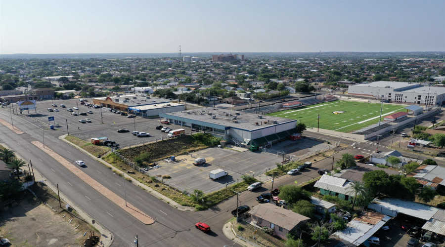 201 E Clark Blvd, Laredo, Texas 78040, 1 Room Rooms,2 BathroomsBathrooms,Commercial retail/office,For Rent,201 E Clark Blvd,20242328