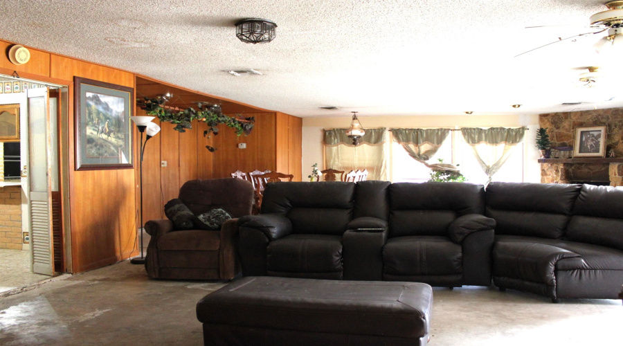 2002 Kennedy St, Zapata, Texas 78076, 4 Bedrooms Bedrooms, 9 Rooms Rooms,2 BathroomsBathrooms,Residential,For Sale,2002 Kennedy St,20242434