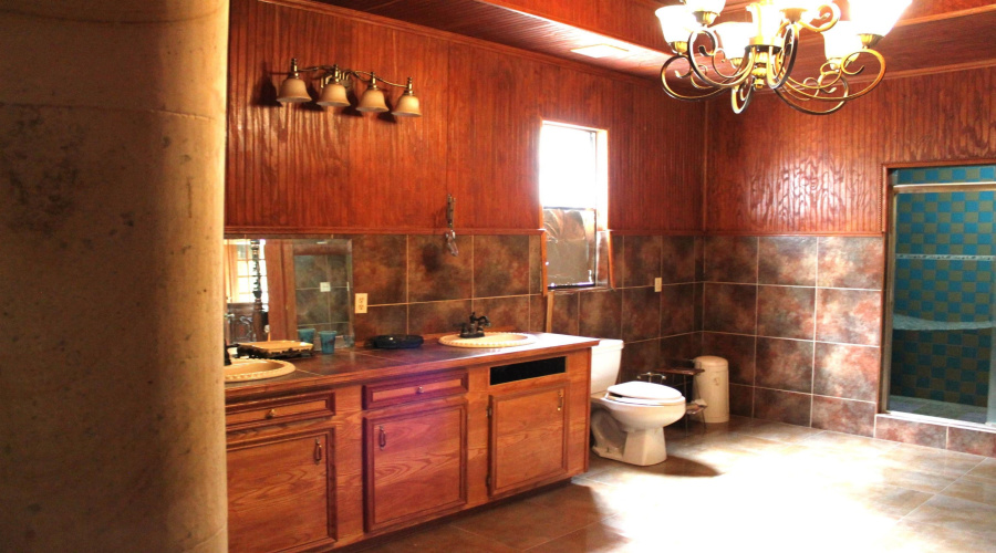 2002 Kennedy St, Zapata, Texas 78076, 4 Bedrooms Bedrooms, 9 Rooms Rooms,2 BathroomsBathrooms,Residential,For Sale,2002 Kennedy St,20242434