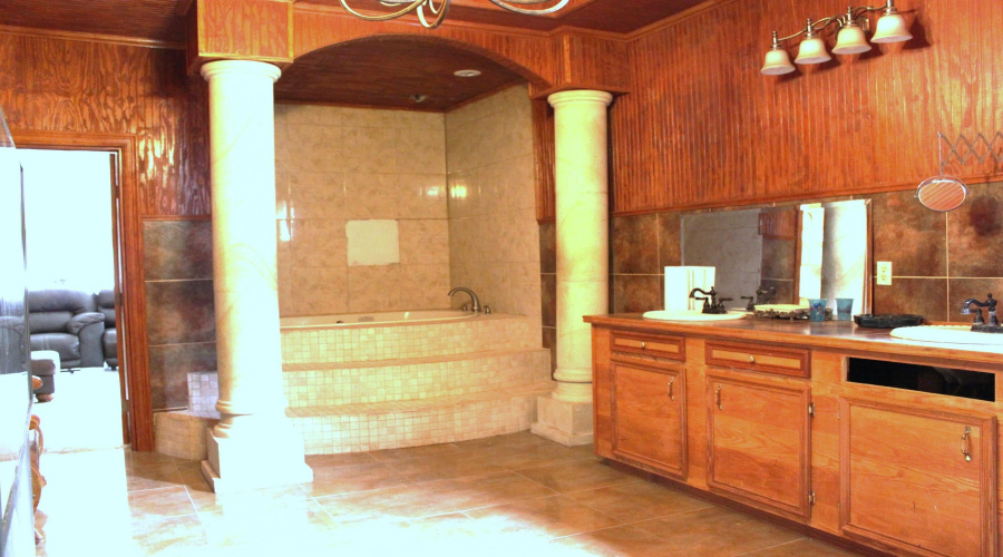 2002 Kennedy St, Zapata, Texas 78076, 4 Bedrooms Bedrooms, 9 Rooms Rooms,2 BathroomsBathrooms,Residential,For Sale,2002 Kennedy St,20242434