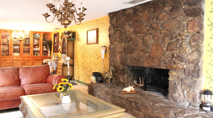 2002 Kennedy St, Zapata, Texas 78076, 4 Bedrooms Bedrooms, 9 Rooms Rooms,2 BathroomsBathrooms,Residential,For Sale,2002 Kennedy St,20242434