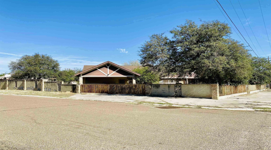 2002 Kennedy St, Zapata, Texas 78076, 4 Bedrooms Bedrooms, 9 Rooms Rooms,2 BathroomsBathrooms,Residential,For Sale,2002 Kennedy St,20242434