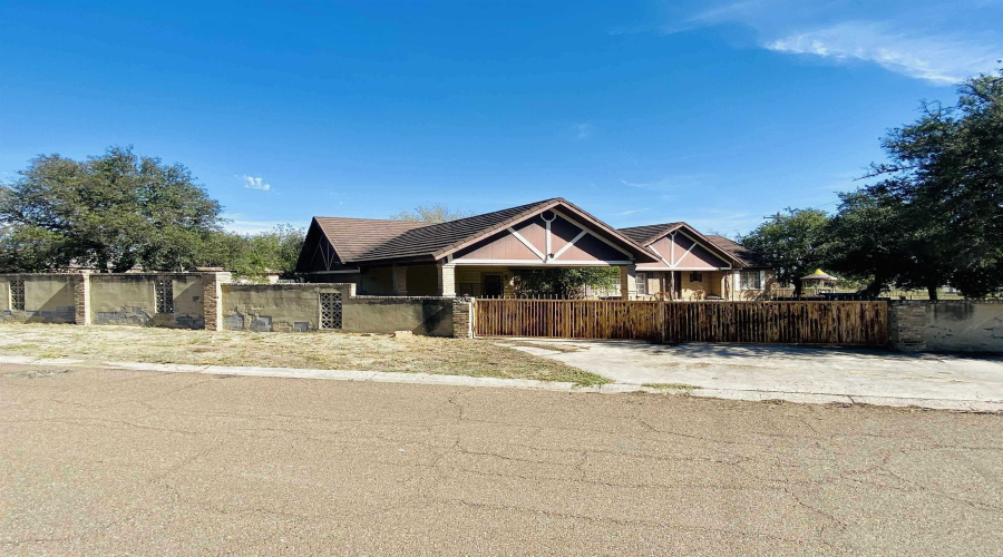 2002 Kennedy St, Zapata, Texas 78076, 4 Bedrooms Bedrooms, 9 Rooms Rooms,2 BathroomsBathrooms,Residential,For Sale,2002 Kennedy St,20242434