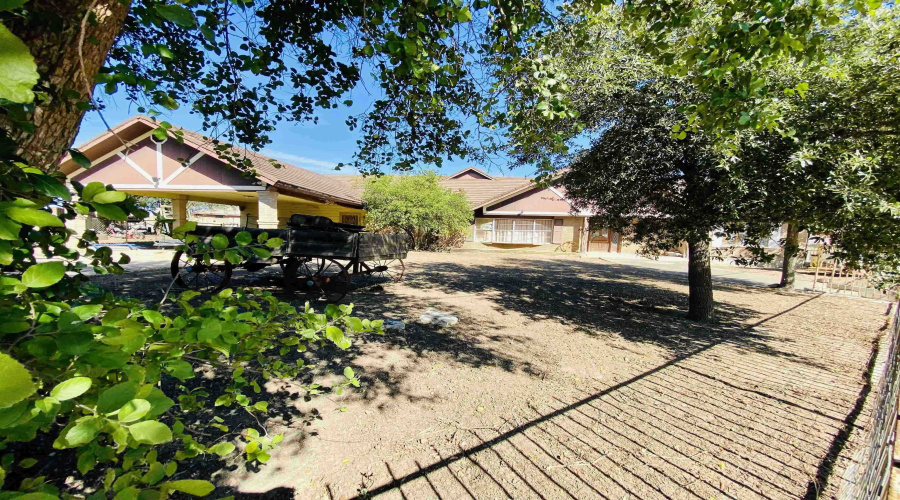 2002 Kennedy St, Zapata, Texas 78076, 4 Bedrooms Bedrooms, 9 Rooms Rooms,2 BathroomsBathrooms,Residential,For Sale,2002 Kennedy St,20242434