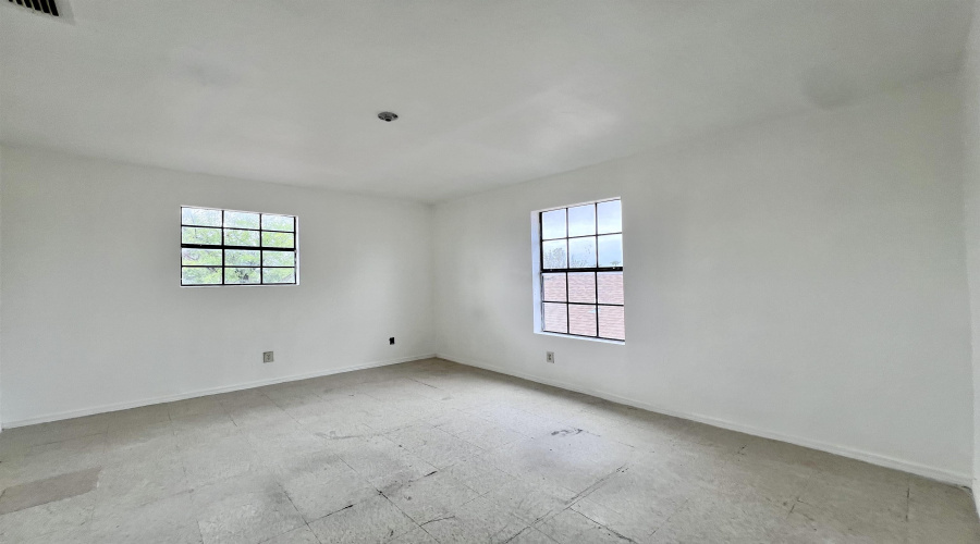 231 Segovia Dr, Laredo, Texas 78046, 4 Bedrooms Bedrooms, 9 Rooms Rooms,2 BathroomsBathrooms,Residential,For Sale,231 Segovia Dr,20243024