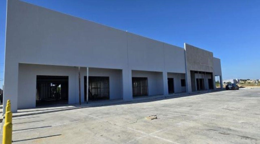 405 Crossroads St, Laredo, Texas 78045, 6 Rooms Rooms,1 BathroomBathrooms,Commercial retail/office,For Rent,405 Crossroads St,20244968