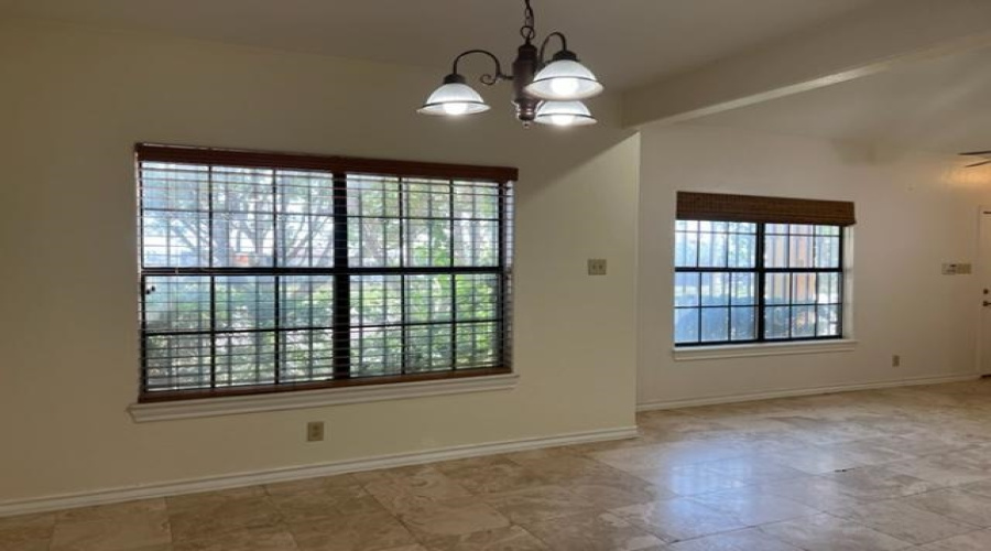 1602 Jacaman Rd, LAREDO, Texas 78041, 3 Bedrooms Bedrooms, 5 Rooms Rooms,2 BathroomsBathrooms,Residential,For Rent,1602 Jacaman Rd,20250058