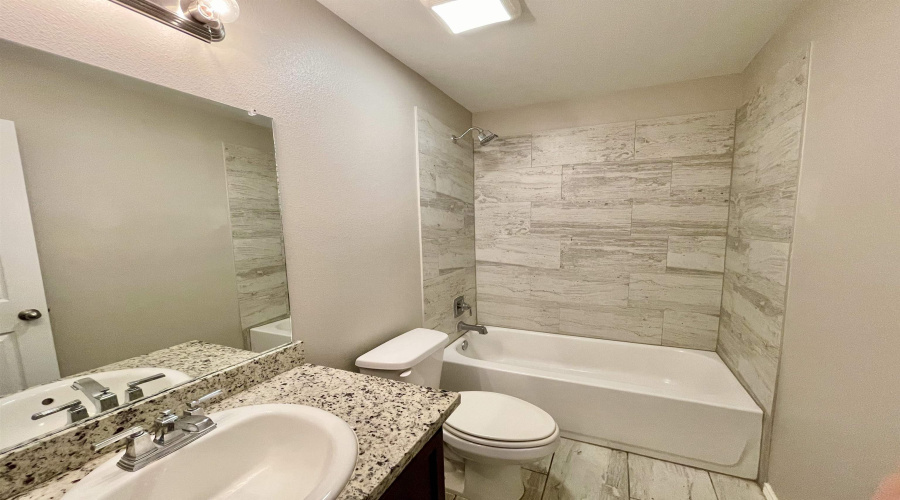 303 Rockpile Creek Ln, Laredo, Texas 78045, 5 Bedrooms Bedrooms, 9 Rooms Rooms,3 BathroomsBathrooms,Residential,For Sale,303 Rockpile Creek Ln,20250160