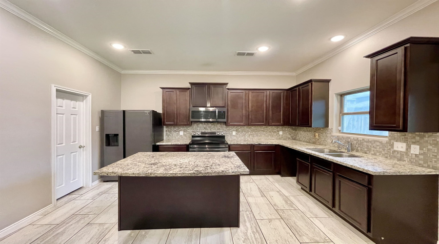 303 Rockpile Creek Ln, Laredo, Texas 78045, 5 Bedrooms Bedrooms, 9 Rooms Rooms,3 BathroomsBathrooms,Residential,For Sale,303 Rockpile Creek Ln,20250160