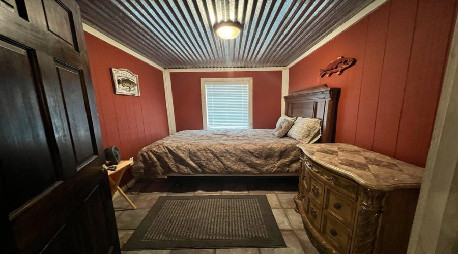 130 N. Jab Dr., Zapata, Texas 78076, 6 Bedrooms Bedrooms, 8 Rooms Rooms,3 BathroomsBathrooms,Residential,For Rent,130 N. Jab Dr.,20250221