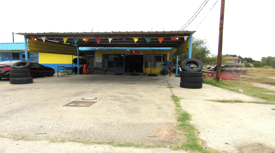 3810 E Saunders St, Laredo, Texas 78041-7644, 1 Room Rooms,4 BathroomsBathrooms,Commercial retail/office,For Sale,3810 E Saunders St,20250237