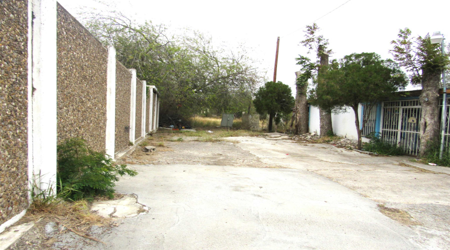 3810 E Saunders St, Laredo, Texas 78041-7644, 1 Room Rooms,4 BathroomsBathrooms,Commercial retail/office,For Sale,3810 E Saunders St,20250237