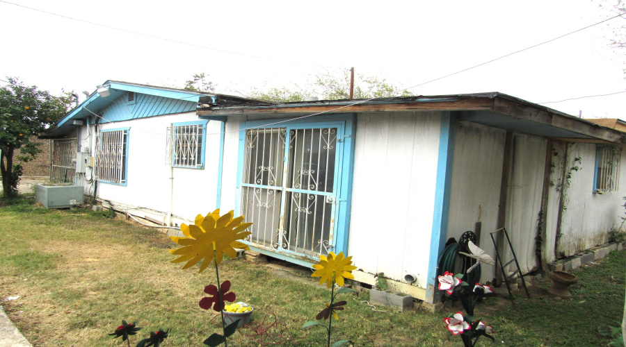 3810 E Saunders St, Laredo, Texas 78041-7644, 1 Room Rooms,4 BathroomsBathrooms,Commercial retail/office,For Sale,3810 E Saunders St,20250237