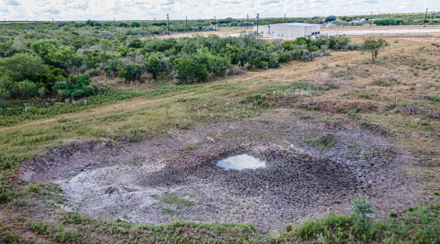 25998 State Hwy 359, Bruni, Texas 78344, 1 Bedroom Bedrooms, ,3 BathroomsBathrooms,Commercial/industrial,For Sale,25998 State Hwy 359,20250301