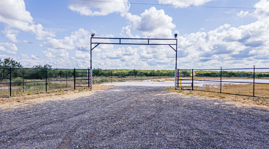 25998 State Hwy 359, Bruni, Texas 78344, 1 Bedroom Bedrooms, ,3 BathroomsBathrooms,Commercial/industrial,For Sale,25998 State Hwy 359,20250301