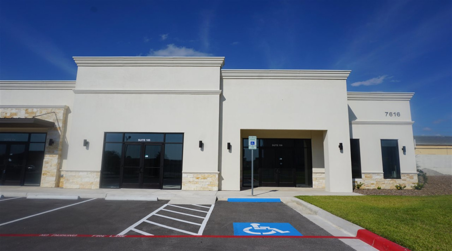 7616 Rocio Dr, Laredo, Texas 78045, 1 Room Rooms,1 BathroomBathrooms,Commercial retail/office,For Rent,7616 Rocio Dr,20250379