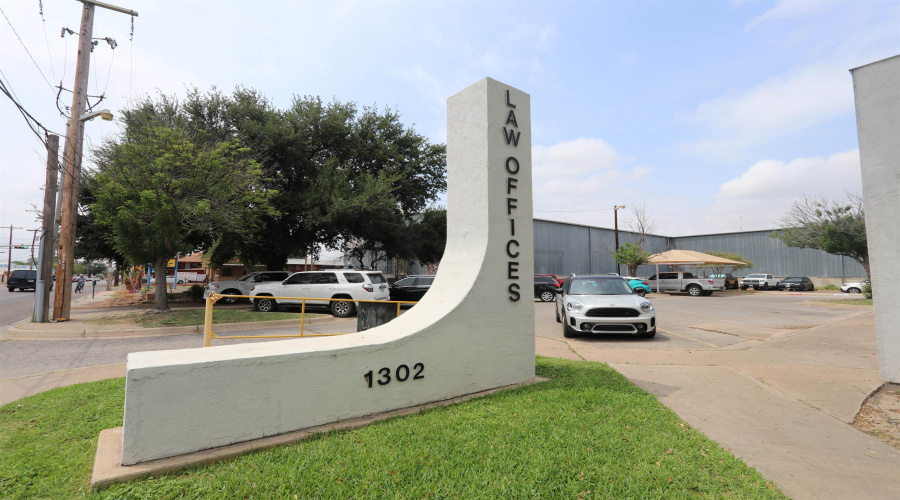 1302 Washington St, Laredo, Texas 78040, 1 Room Rooms,4 BathroomsBathrooms,Commercial retail/office,For Rent,1302 Washington St,20250382