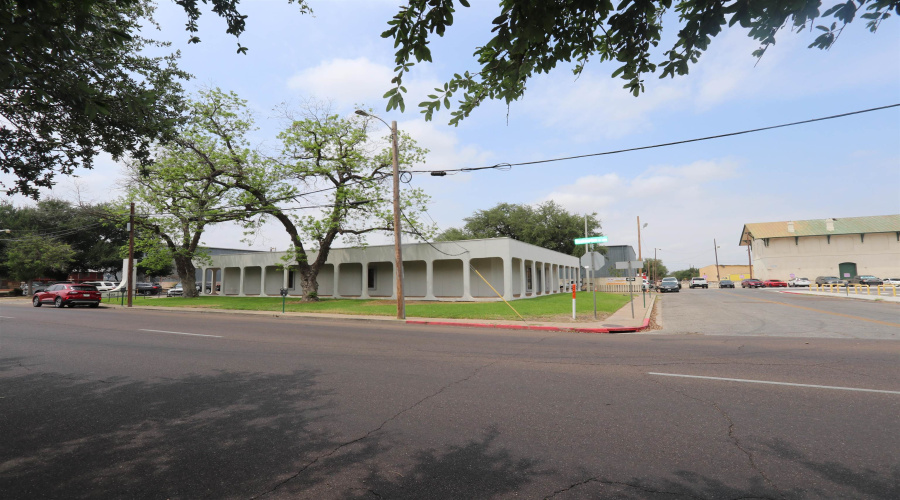 1302 Washington St, Laredo, Texas 78040, 1 Room Rooms,4 BathroomsBathrooms,Commercial retail/office,For Rent,1302 Washington St,20250383