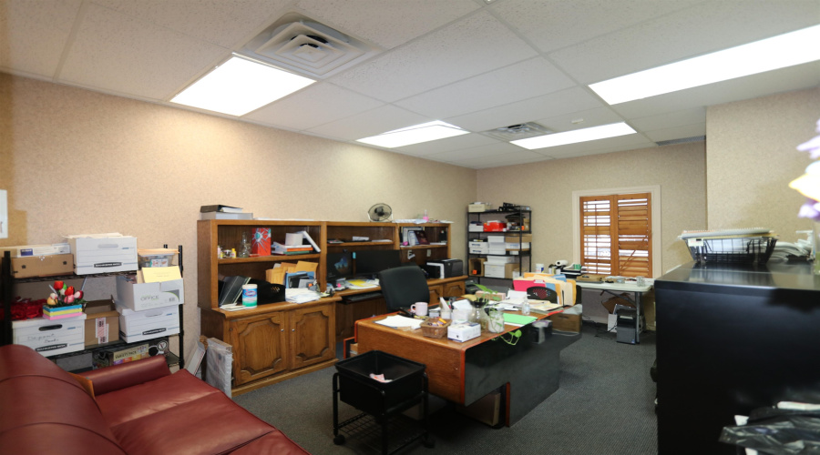 1302 Washington St, Laredo, Texas 78040, 1 Room Rooms,4 BathroomsBathrooms,Commercial retail/office,For Rent,1302 Washington St,20250383