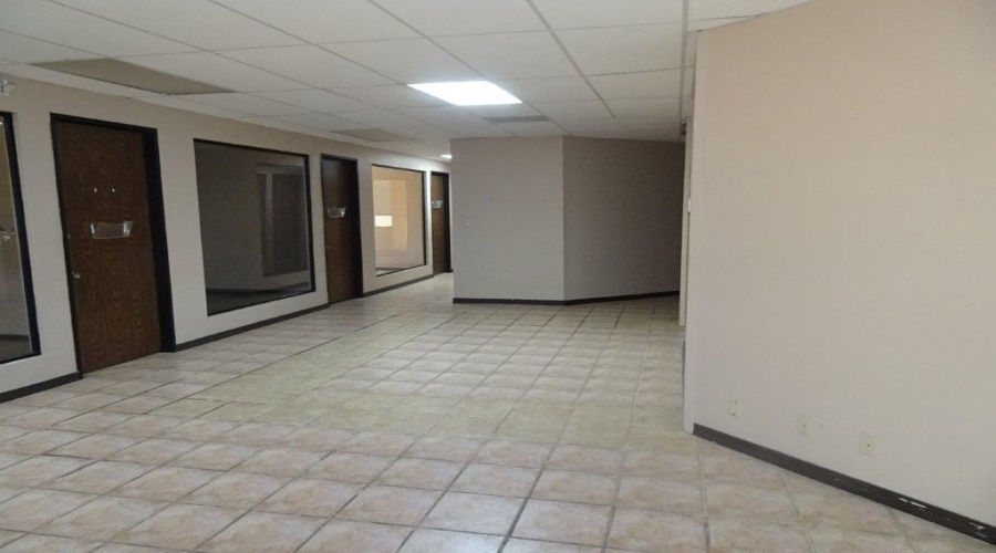 5215 McPherson Rd, Laredo, Texas 78041, 1 Room Rooms,4 BathroomsBathrooms,Commercial retail/office,For Sale,5215 McPherson Rd,20250527