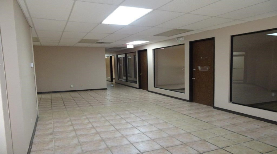 5215 McPherson Rd, Laredo, Texas 78041, 1 Room Rooms,4 BathroomsBathrooms,Commercial retail/office,For Sale,5215 McPherson Rd,20250527