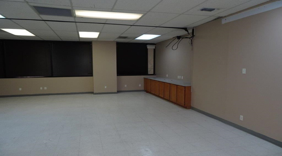 5215 McPherson Rd, Laredo, Texas 78041, 1 Room Rooms,4 BathroomsBathrooms,Commercial retail/office,For Sale,5215 McPherson Rd,20250527