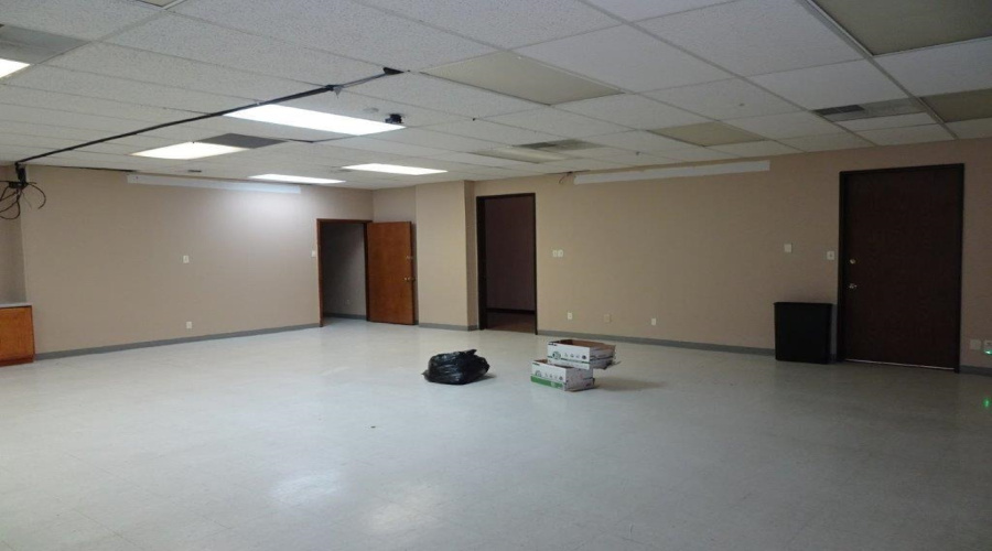 5215 McPherson Rd, Laredo, Texas 78041, 1 Room Rooms,4 BathroomsBathrooms,Commercial retail/office,For Sale,5215 McPherson Rd,20250527