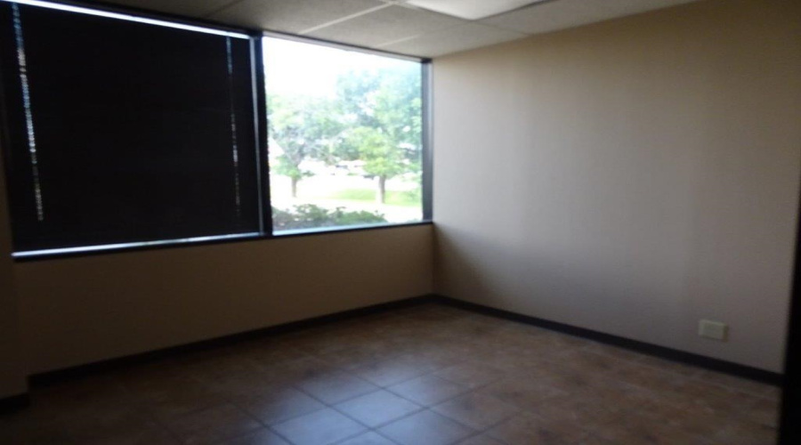 5215 McPherson Rd, Laredo, Texas 78041, 1 Room Rooms,4 BathroomsBathrooms,Commercial retail/office,For Sale,5215 McPherson Rd,20250527
