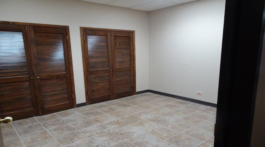 5215 McPherson Rd, Laredo, Texas 78041, 1 Room Rooms,4 BathroomsBathrooms,Commercial retail/office,For Sale,5215 McPherson Rd,20250527