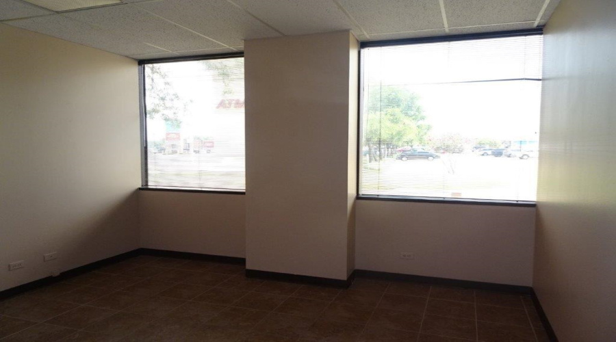 5215 McPherson Rd, Laredo, Texas 78041, 1 Room Rooms,4 BathroomsBathrooms,Commercial retail/office,For Sale,5215 McPherson Rd,20250527