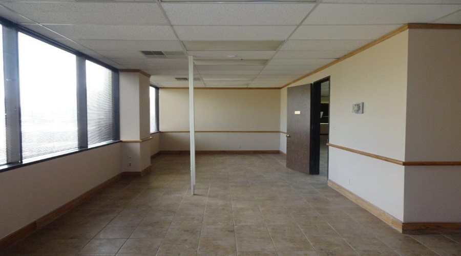 5215 McPherson Rd, Laredo, Texas 78041, 1 Room Rooms,4 BathroomsBathrooms,Commercial retail/office,For Sale,5215 McPherson Rd,20250527
