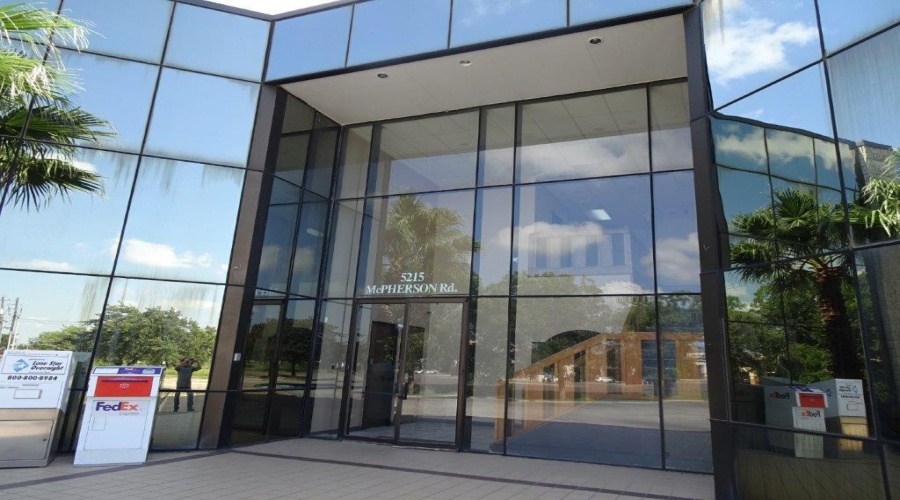 5215 McPherson Rd, Laredo, Texas 78041, 1 Room Rooms,4 BathroomsBathrooms,Commercial retail/office,For Sale,5215 McPherson Rd,20250527