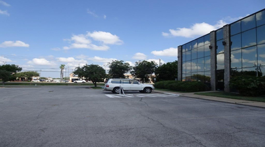 5215 McPherson Rd, Laredo, Texas 78041, 1 Room Rooms,4 BathroomsBathrooms,Commercial retail/office,For Sale,5215 McPherson Rd,20250527