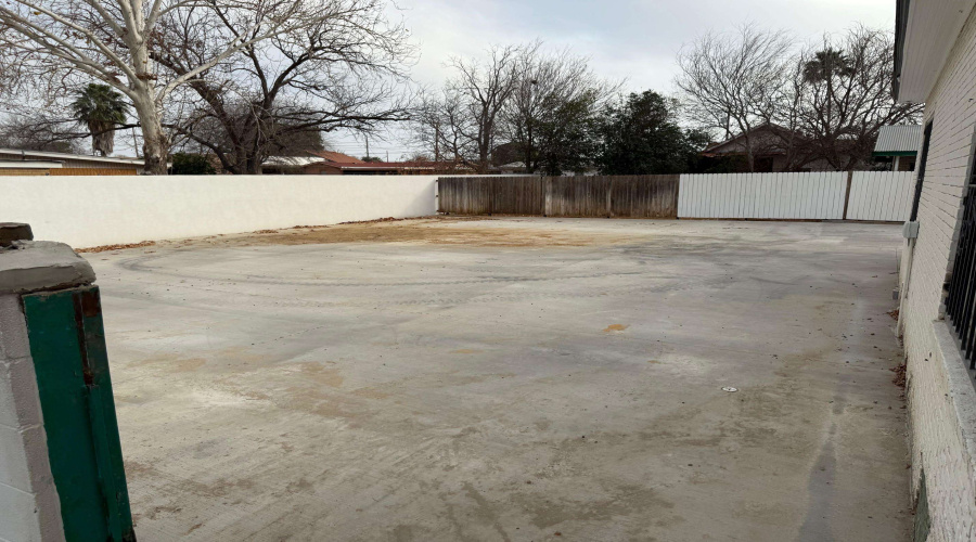 1901 Chihuahua St, Laredo, Texas 78043, ,2 BathroomsBathrooms,Commercial retail/office,For Rent,1901 Chihuahua St,20250645