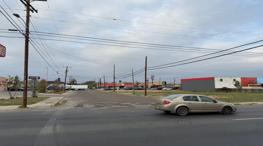 1901 Chihuahua St, Laredo, Texas 78043, ,2 BathroomsBathrooms,Commercial retail/office,For Rent,1901 Chihuahua St,20250645