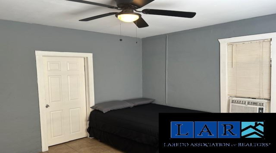 414 Houston St, Laredo, Texas 78040, 2 Bedrooms Bedrooms, 4 Rooms Rooms,1 BathroomBathrooms,Residential,For Sale,414 Houston St,20250721