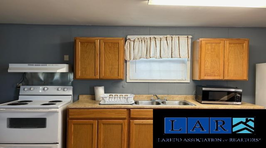 414 Houston St, Laredo, Texas 78040, 2 Bedrooms Bedrooms, 4 Rooms Rooms,1 BathroomBathrooms,Residential,For Sale,414 Houston St,20250721