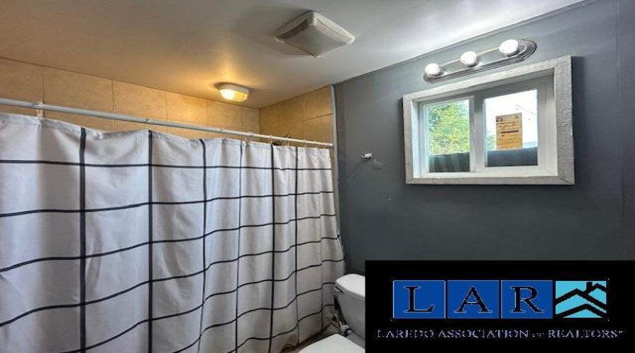 414 Houston St, Laredo, Texas 78040, 2 Bedrooms Bedrooms, 4 Rooms Rooms,1 BathroomBathrooms,Residential,For Sale,414 Houston St,20250721