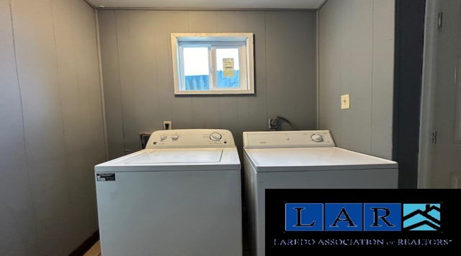 414 Houston St, Laredo, Texas 78040, 2 Bedrooms Bedrooms, 4 Rooms Rooms,1 BathroomBathrooms,Residential,For Sale,414 Houston St,20250721