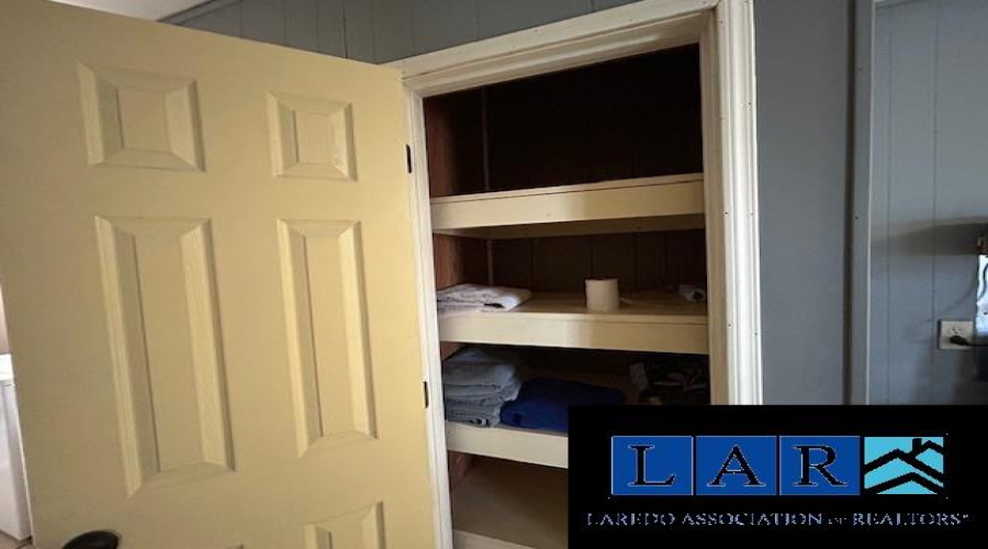 414 Houston St, Laredo, Texas 78040, 2 Bedrooms Bedrooms, 4 Rooms Rooms,1 BathroomBathrooms,Residential,For Sale,414 Houston St,20250721