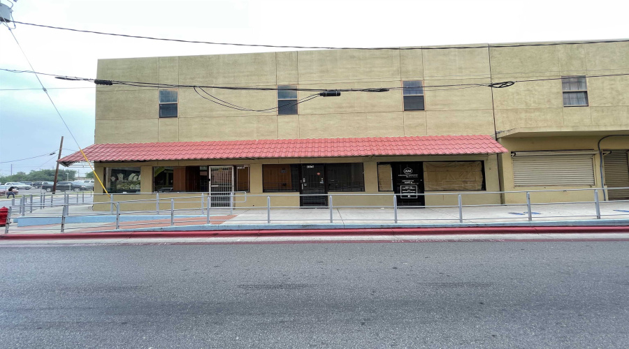 1420 Zaragoza St, Laredo, Texas 78040, 1 Room Rooms,4 BathroomsBathrooms,Commercial retail/office,For Sale,1420 Zaragoza St,20250760